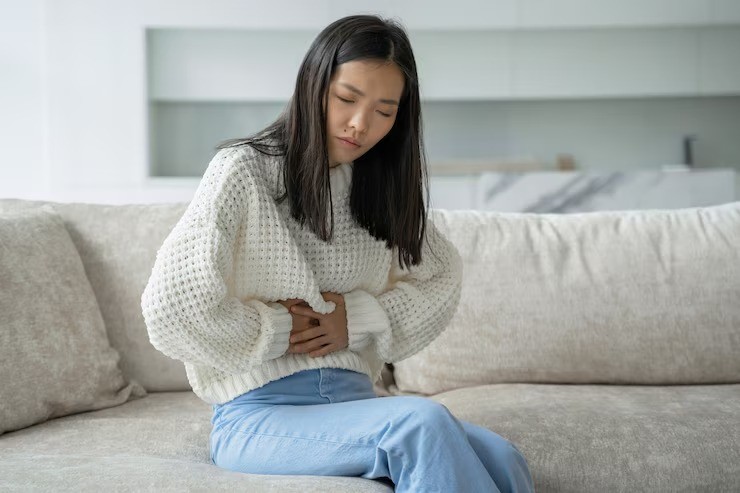 daun kemangi, manfaat kemangi, kemangi untuk lambung, kemangi atasi bau mulut, herbal alami ibu muda